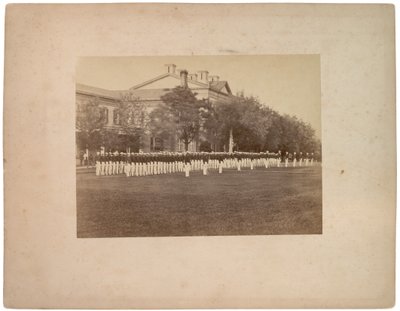 Dress Parade in de zomer, ca. 1870 door American Photographer